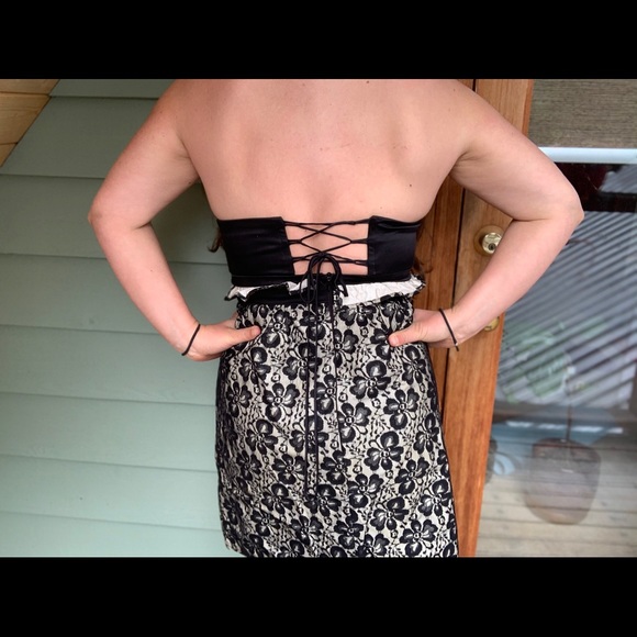 Fun cocktail dress satin and lace size tie back - Picture 2 of 7